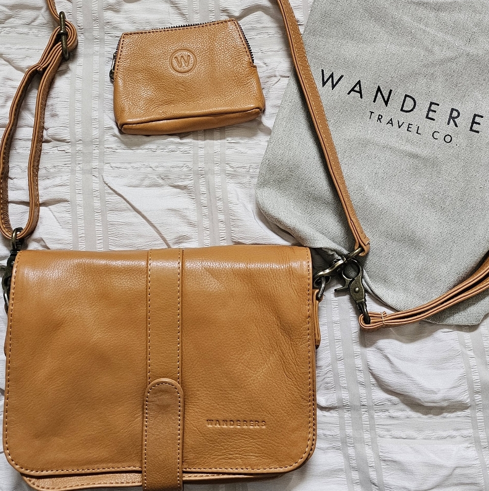 Tan Leather Crossbody Bag with Adjustable Strap